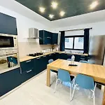 Cosy Close to the sea, King-size Bed Apartment *