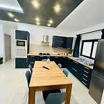 Apartment Cosy Close to the sea, King-size Bed
