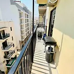 Cosy Close to the sea, King-size Bed Apartment St. Paul's Bay