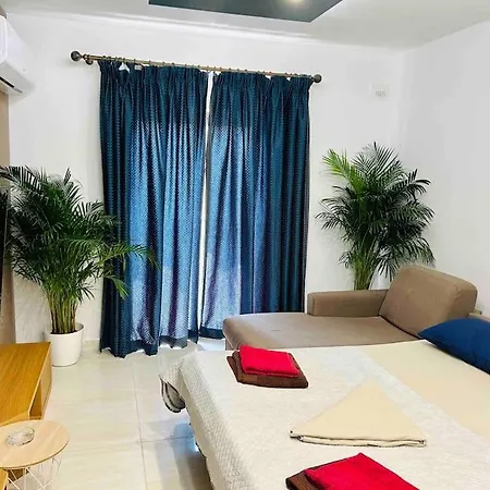 Daire Cosy Close to the sea, King-size Bed *