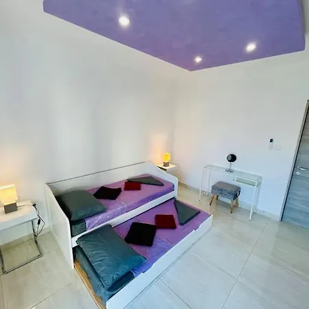 Daire Cosy Close to the sea, King-size Bed St. Paul's Bay