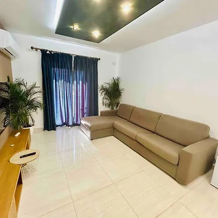 Cosy Close to the sea, King-size Bed Apartment *