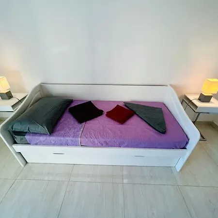 Cosy Close to the sea, King-size Bed St. Paul's Bay