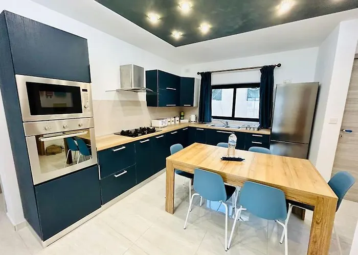 Cosy Close to the sea, King-size Bed Apartment *