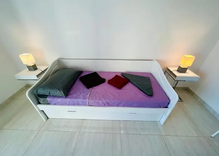 Cosy Close to the sea, King-size Bed St. Paul's Bay