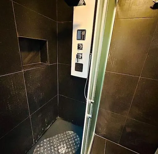 Cosy Close to the sea, King-size Bed * St. Paul's Bay