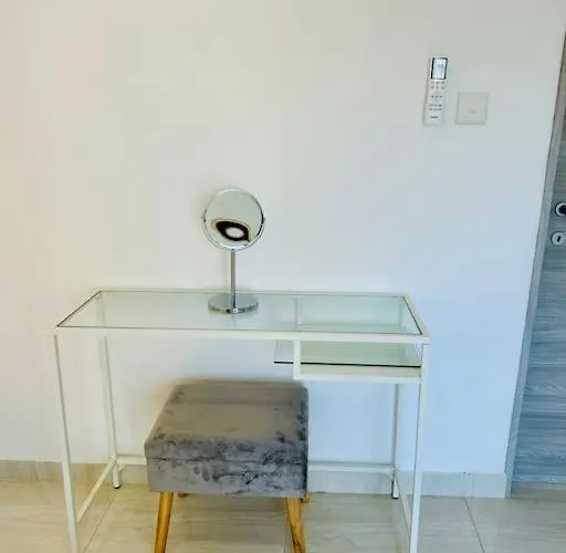 Cosy Close to the sea, King-size Bed Apartment *